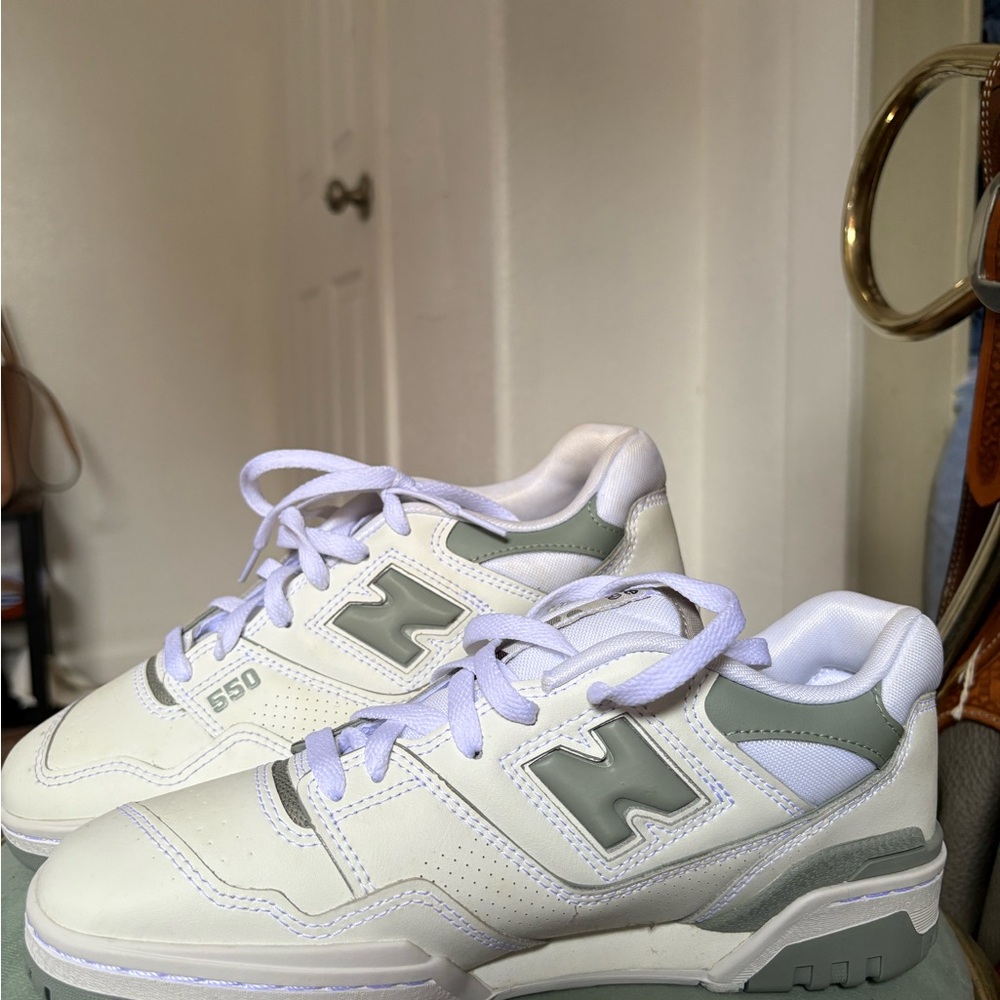 New Balance Women's Sneakers - White and Gray